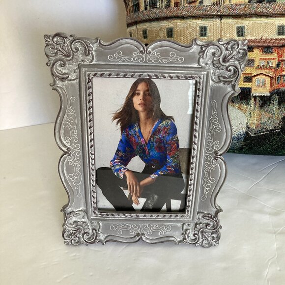 Azure Home Gray Ornate Tabletop Picture Frame 4" x 6" - Picture 1 of 4
